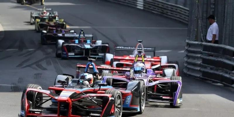 Thiết bị và công nghệ được sử dụng trong xe đua